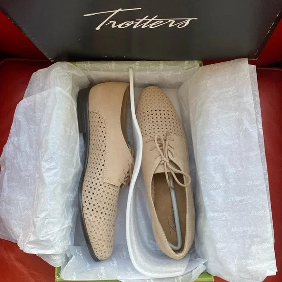 Trotters | NWB Lizzie Oxford Perforated Shoes - 10.5N - Picture 8 of 9